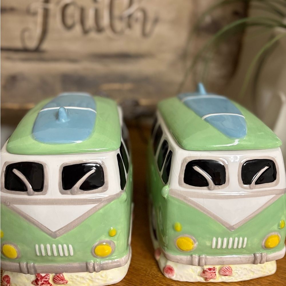 2 - Young’s Inc Ceramic Cookie Jars/ Storage Canisters - Picture 4 of 13